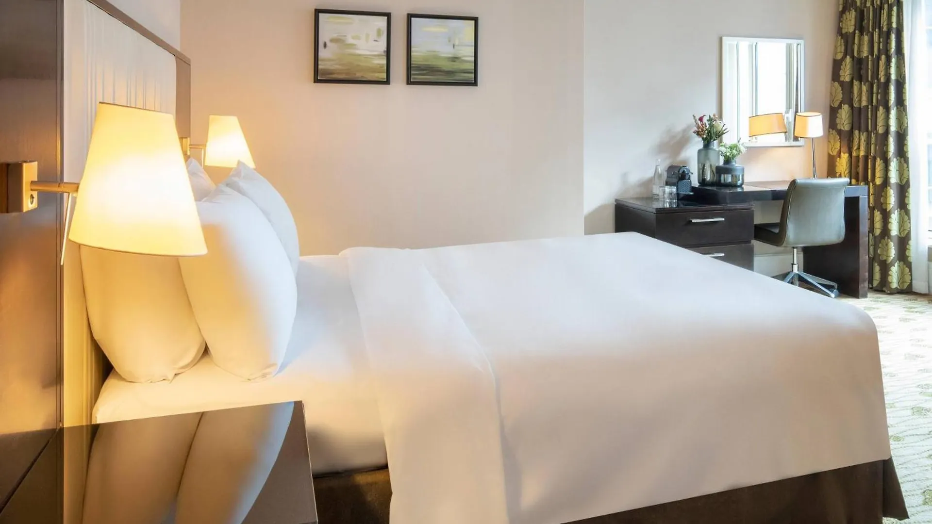 Renaissance Brussels Hotel Ιξέλ