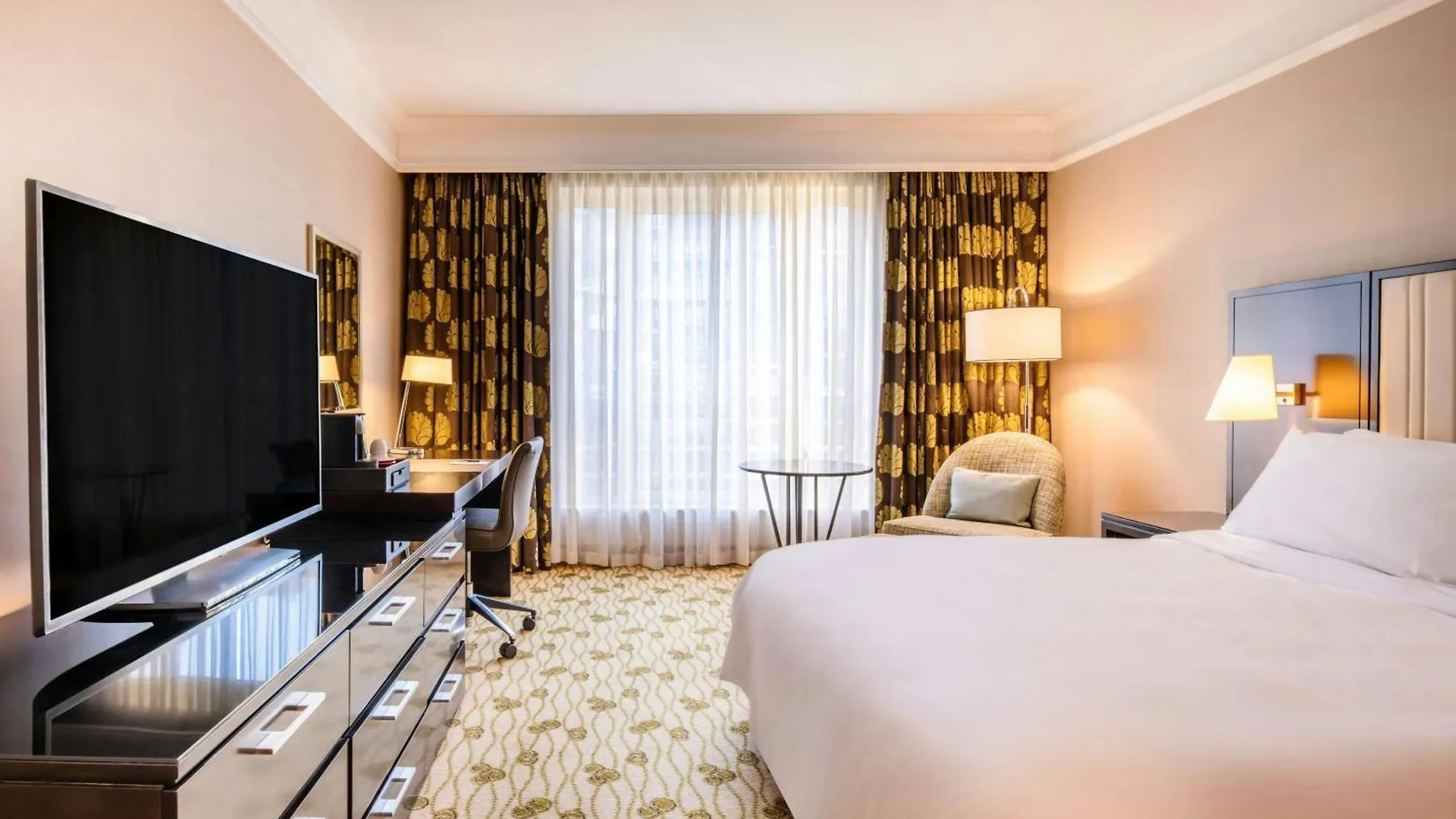 איקסל Renaissance Brussels Hotel 4*,  בלגיה